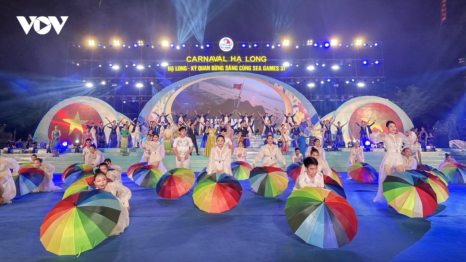 Carnaval Hạ Long 2022: Pháo hoa rực sáng bên bờ Di sản
