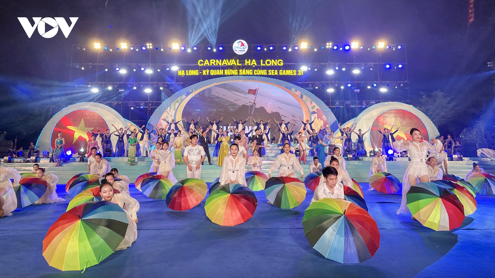 Carnaval Hạ Long 2022: Pháo hoa rực sáng bên bờ Di sản