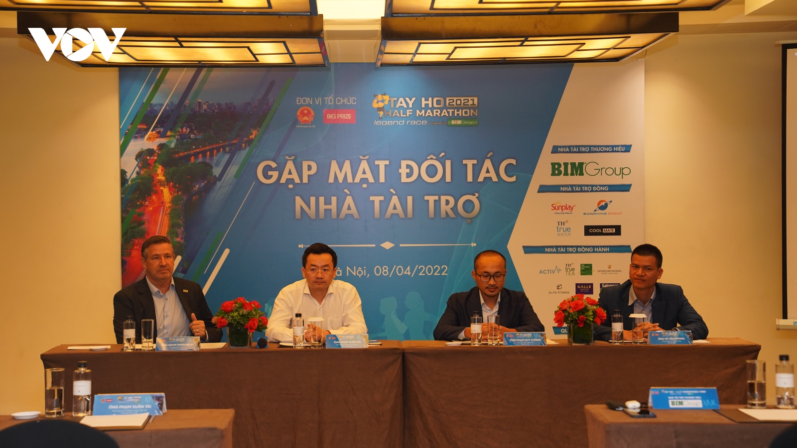 Tay Ho Half Marathon 2021 - The Legend Race chinh phục người chạy với cung đường đặc sắc