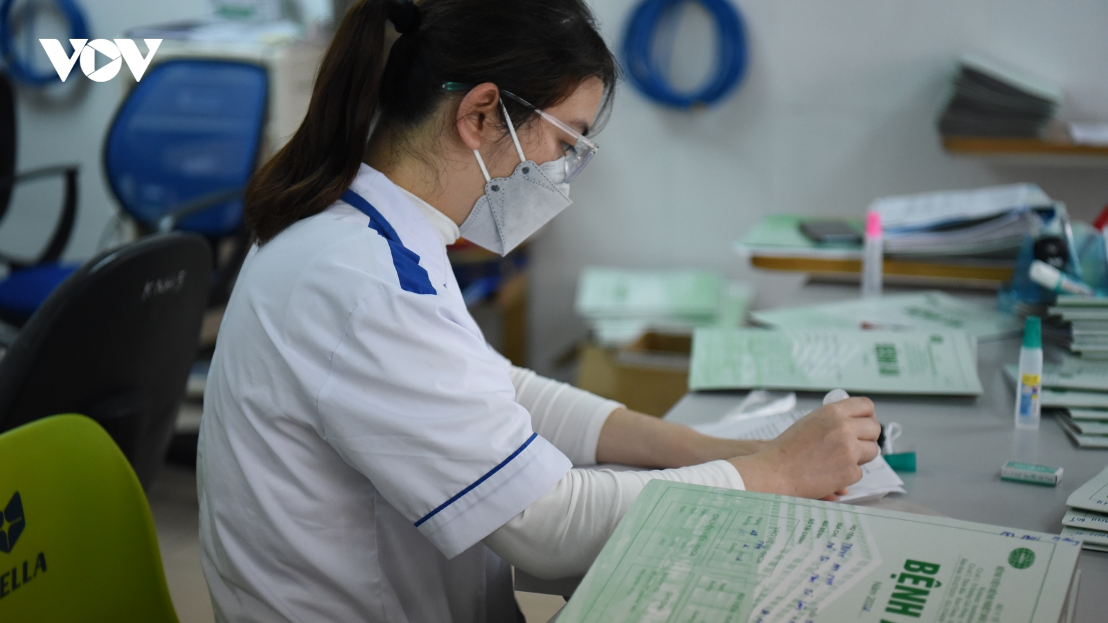 Ngày 4/4, cả nước có 48.717 ca mắc COVID-19, còn 1.942 bệnh nhân nặng