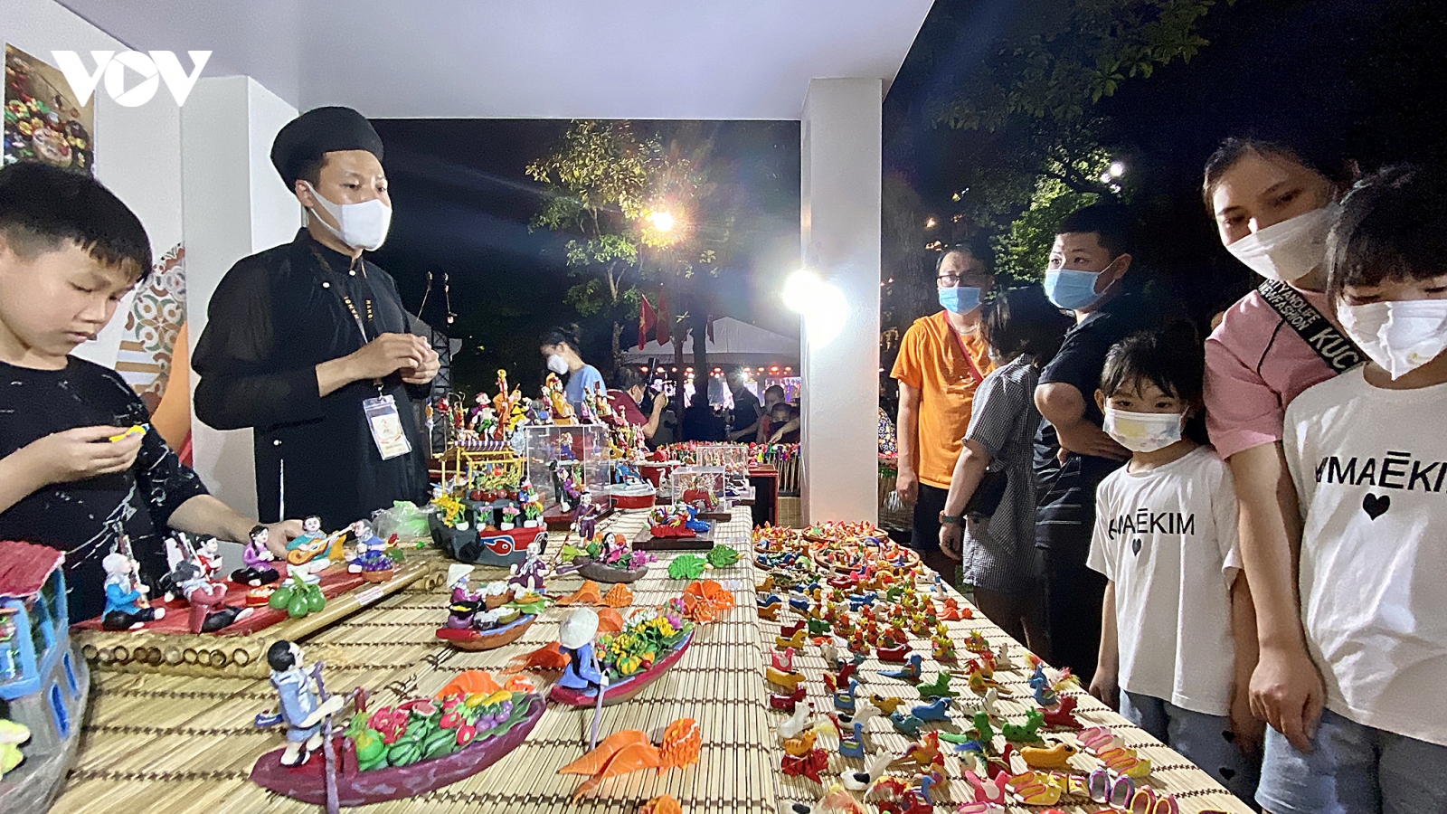 Lễ hội Quà tặng Du lịch Hà Nội 2022 nườm nượp khách tham quan