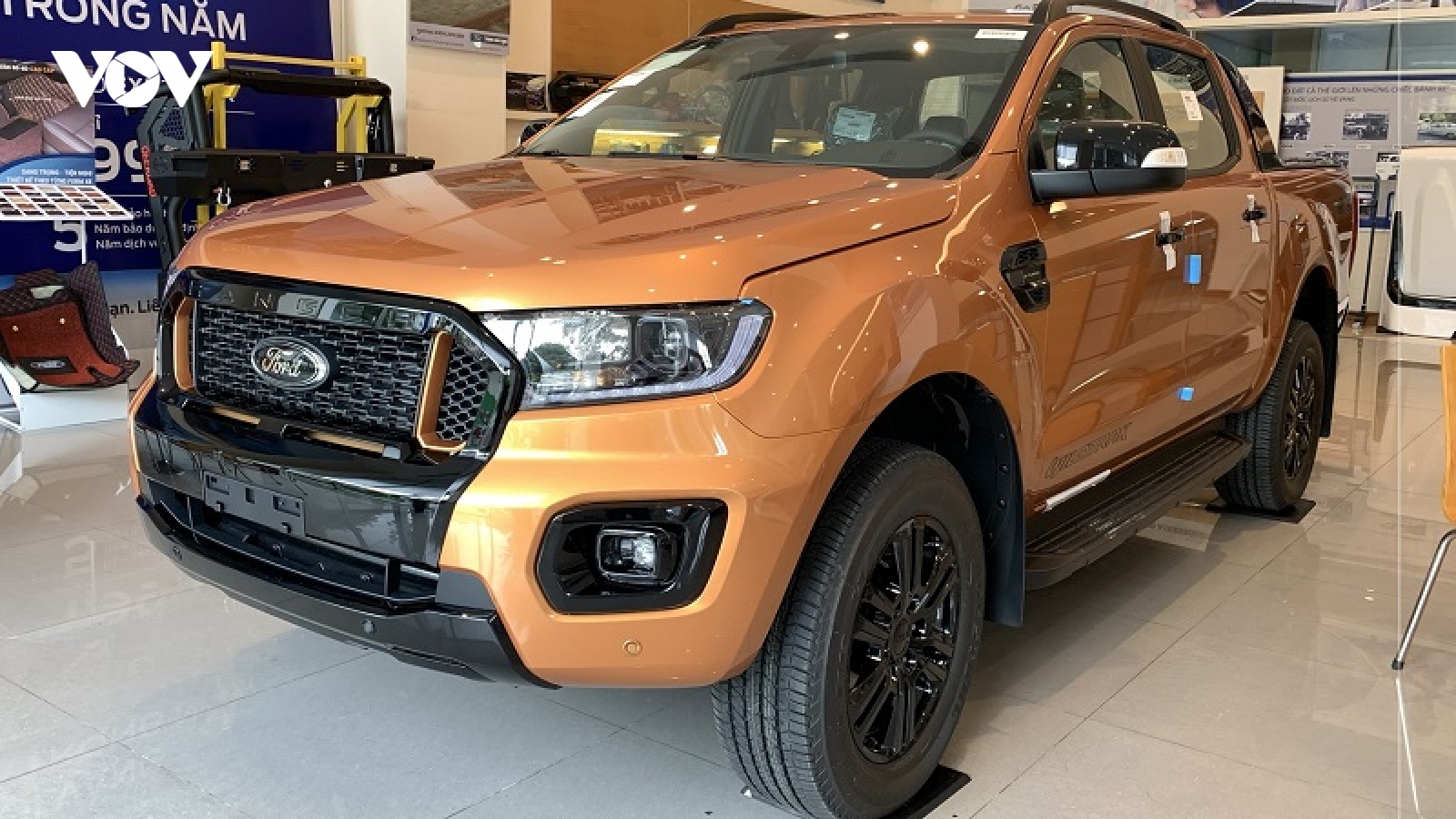 Chênh giá lên tới gần 100 triệu đồng, Ford Ranger vẫn dẫn đầu về doanh số