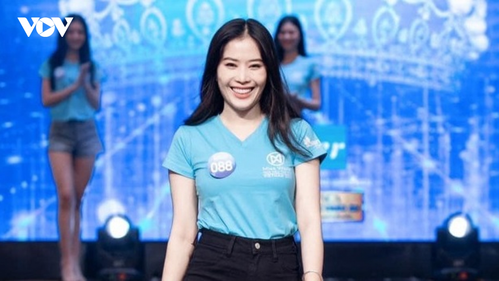Động thái đầu tiên của Nam Em sau khi bị chỉ trích về dáng ngồi "quá vô tư"