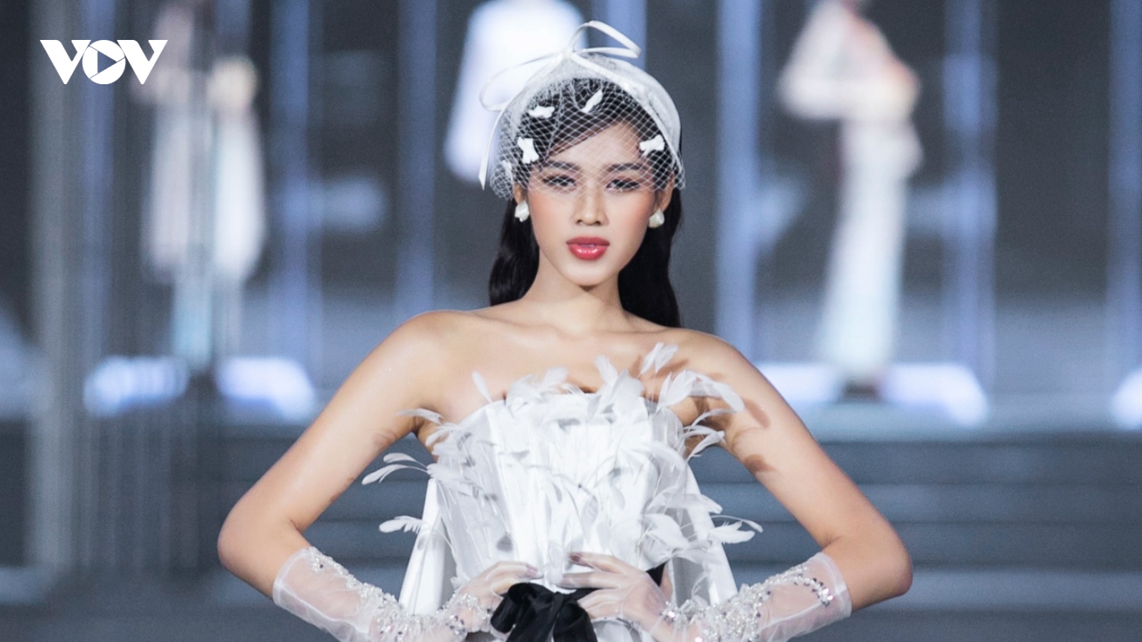 Hoa hậu Đỗ Thị Hà hóa công chúa lộng lẫy trong Vietnam Beauty Fashion Fest