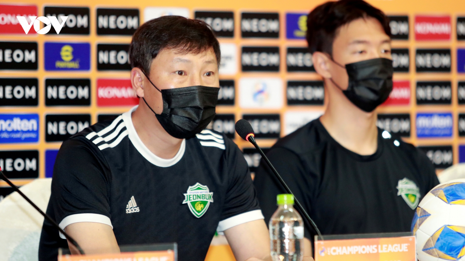 Công Phượng và Văn Toàn được huấn luyện viên của Jeonbuk khen ngợi
