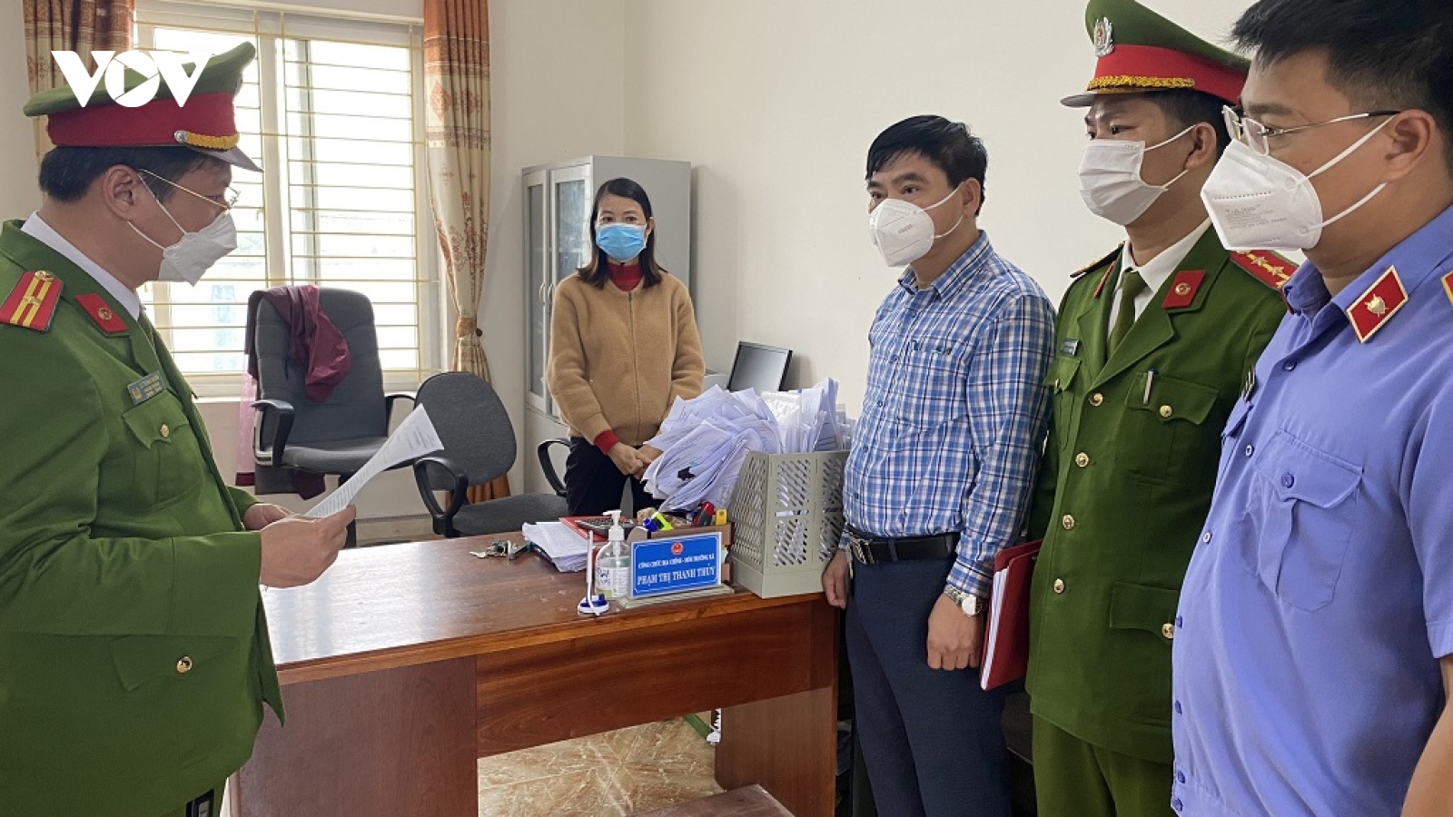 Những cán bộ địa chính xã đã “vòi tiền” dân khi làm bìa đỏ như thế nào?