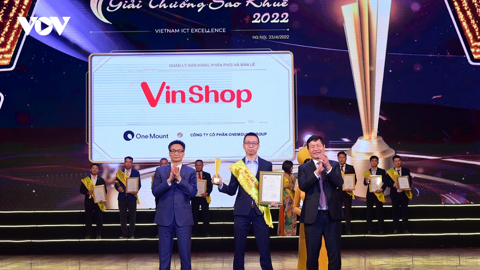 Vì sao VinShop được vinh danh Top 10 Sao Khuê 2022 danh giá?