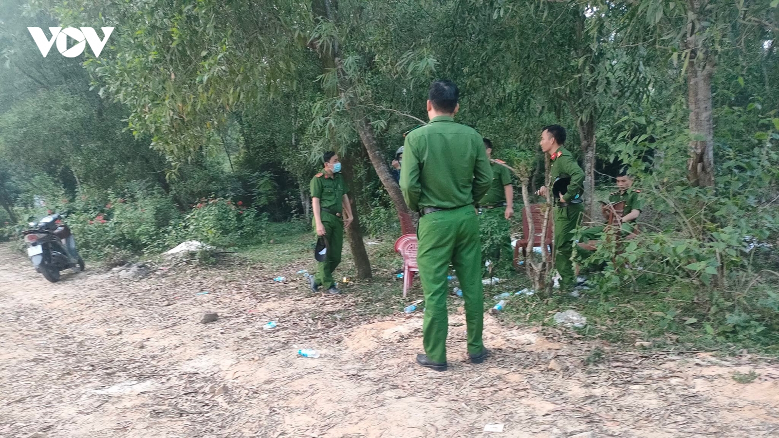 Vây bắt nghi phạm đâm 1 người khuyết tật trọng thương rồi bỏ trốn lên núi