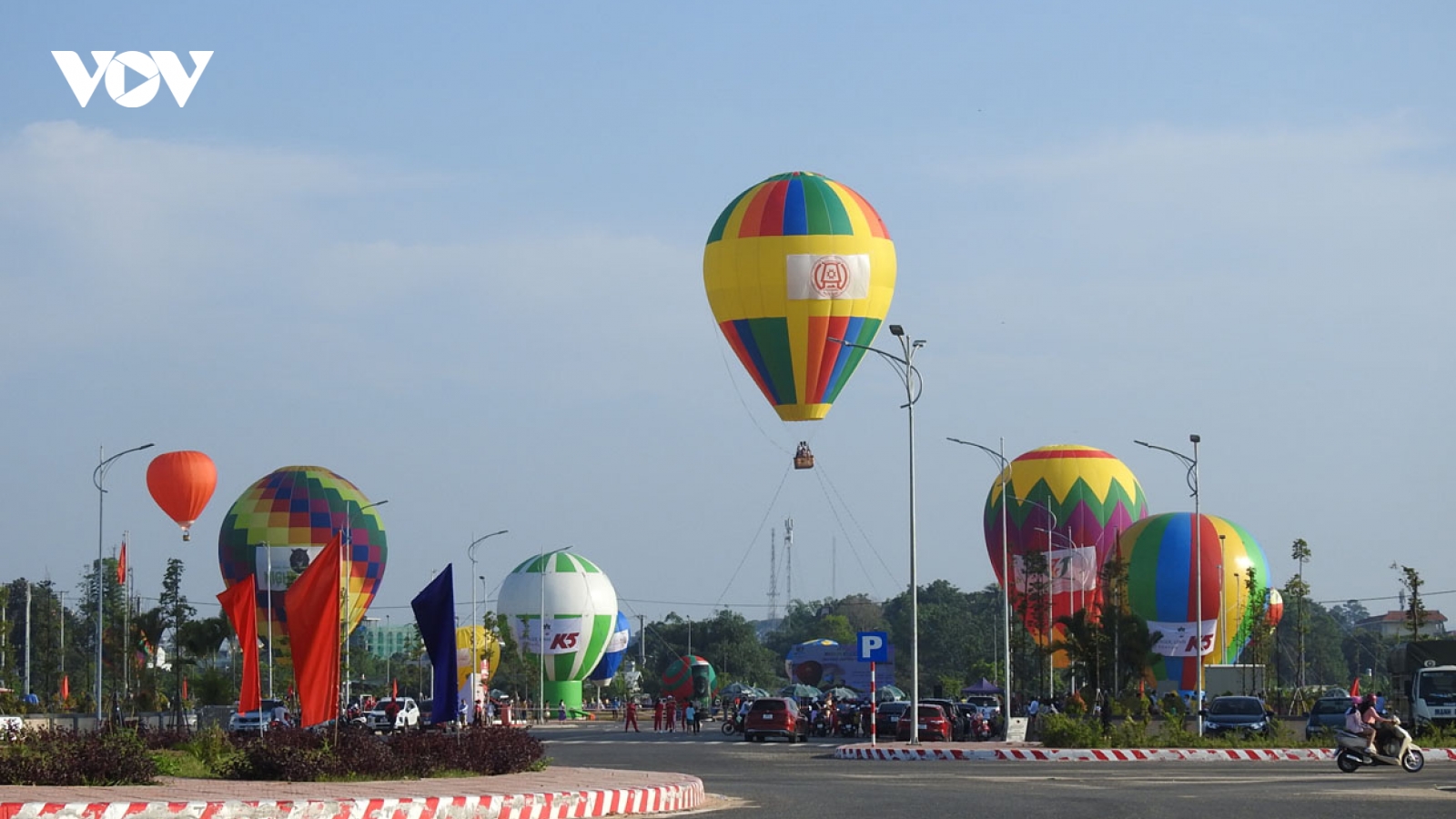 Kon Tum: Lễ hội Khinh khí cầu thu hút đông đảo khách du lịch
