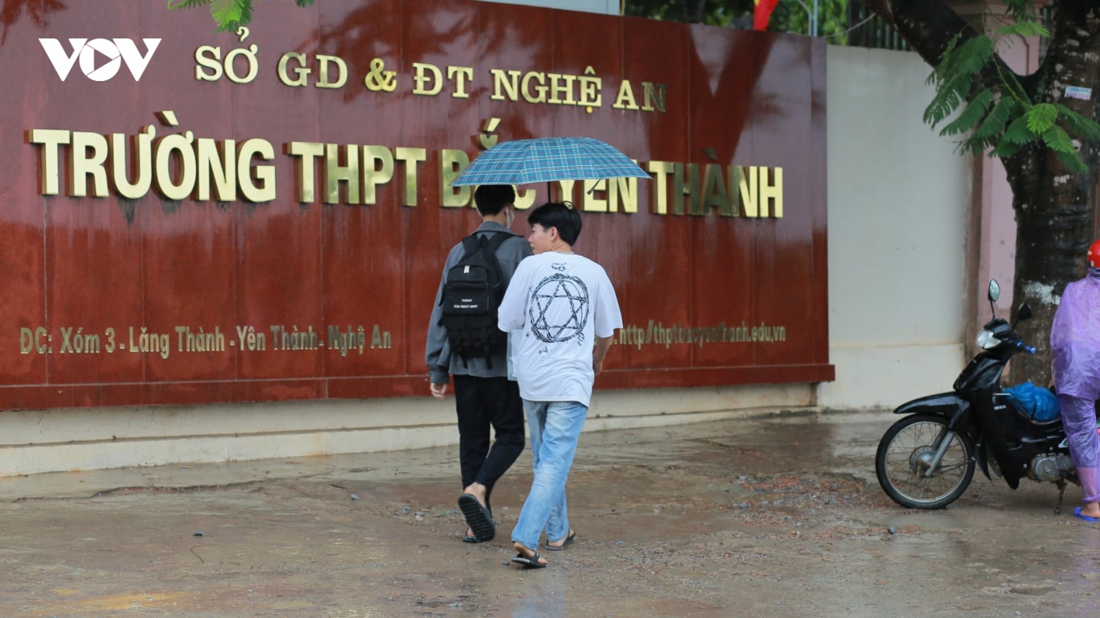 Đình chỉ công tác bí thư đoàn trường tát nam sinh tổn thương màng nhĩ
