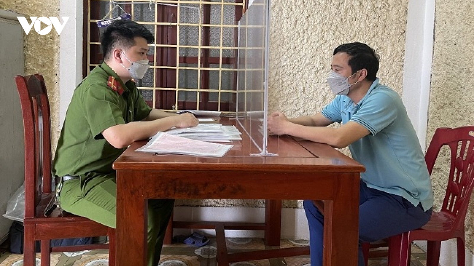 Bắt một cán bộ tư pháp “vòi” tiền của người dân