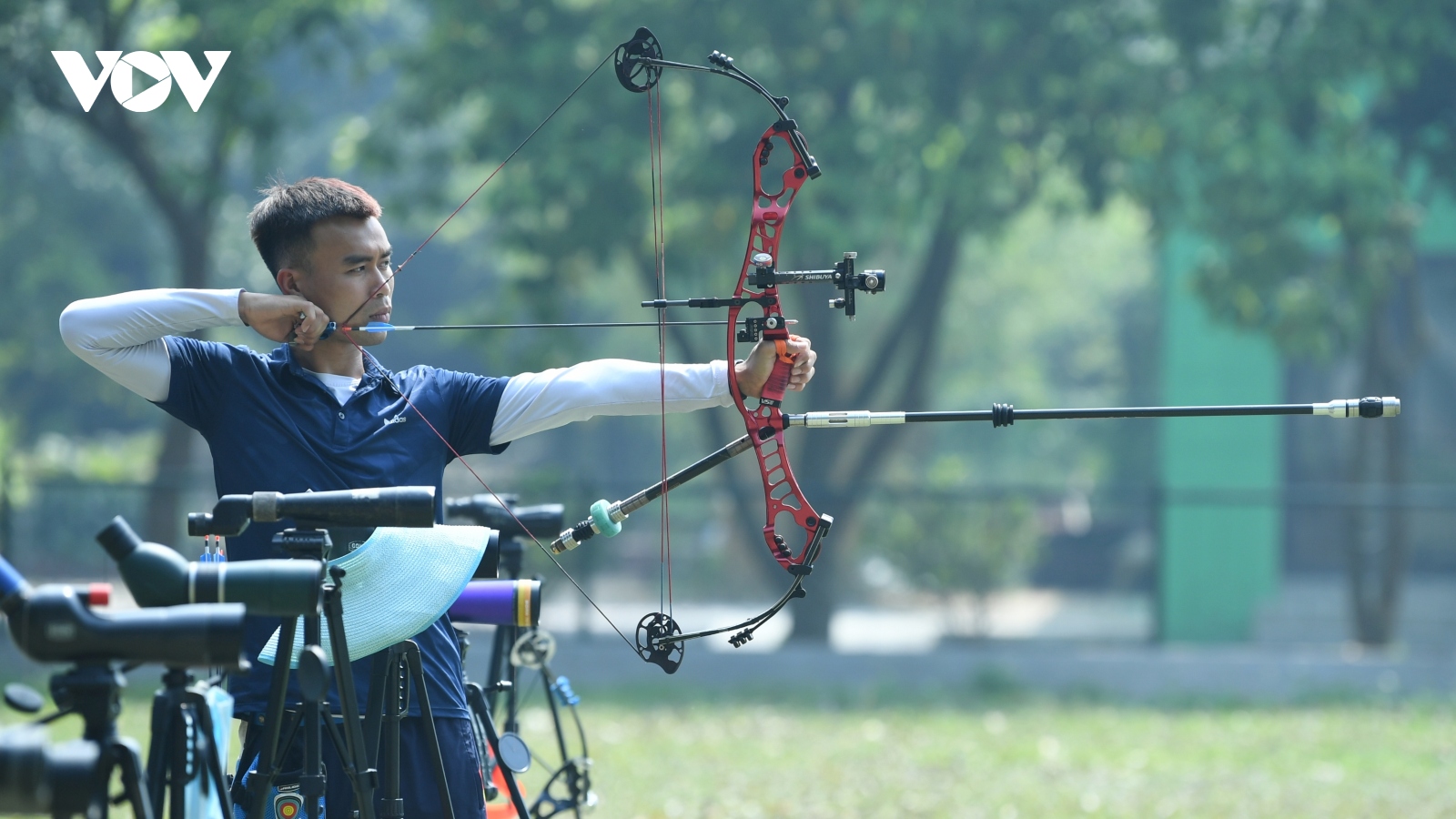 Đội tuyển bắn cung Việt Nam căng mình tập luyện để săn vàng SEA Games