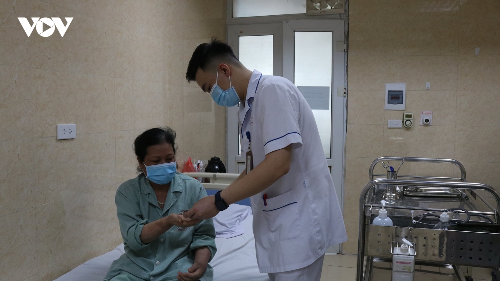 Điều trị thành công cho bệnh nhân bị viêm tủy thị thần kinh thoát liệt
