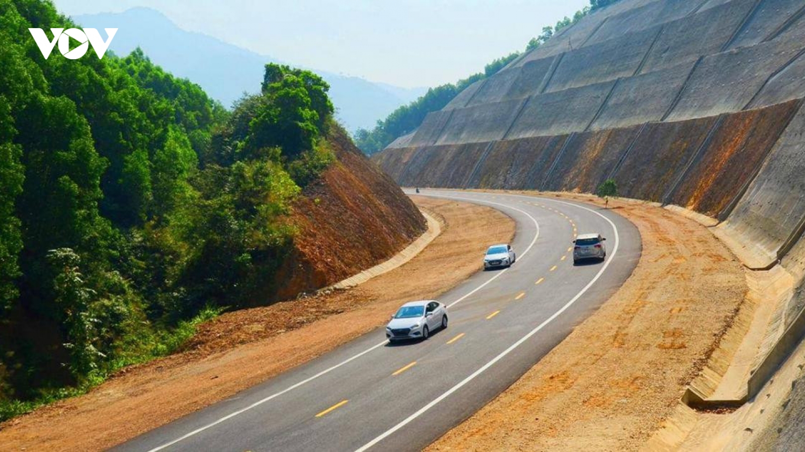 Bộ GTVT sẽ đầu tư hơn 900km cao tốc Bắc-Nam phía Tây song song đường Hồ Chí Minh