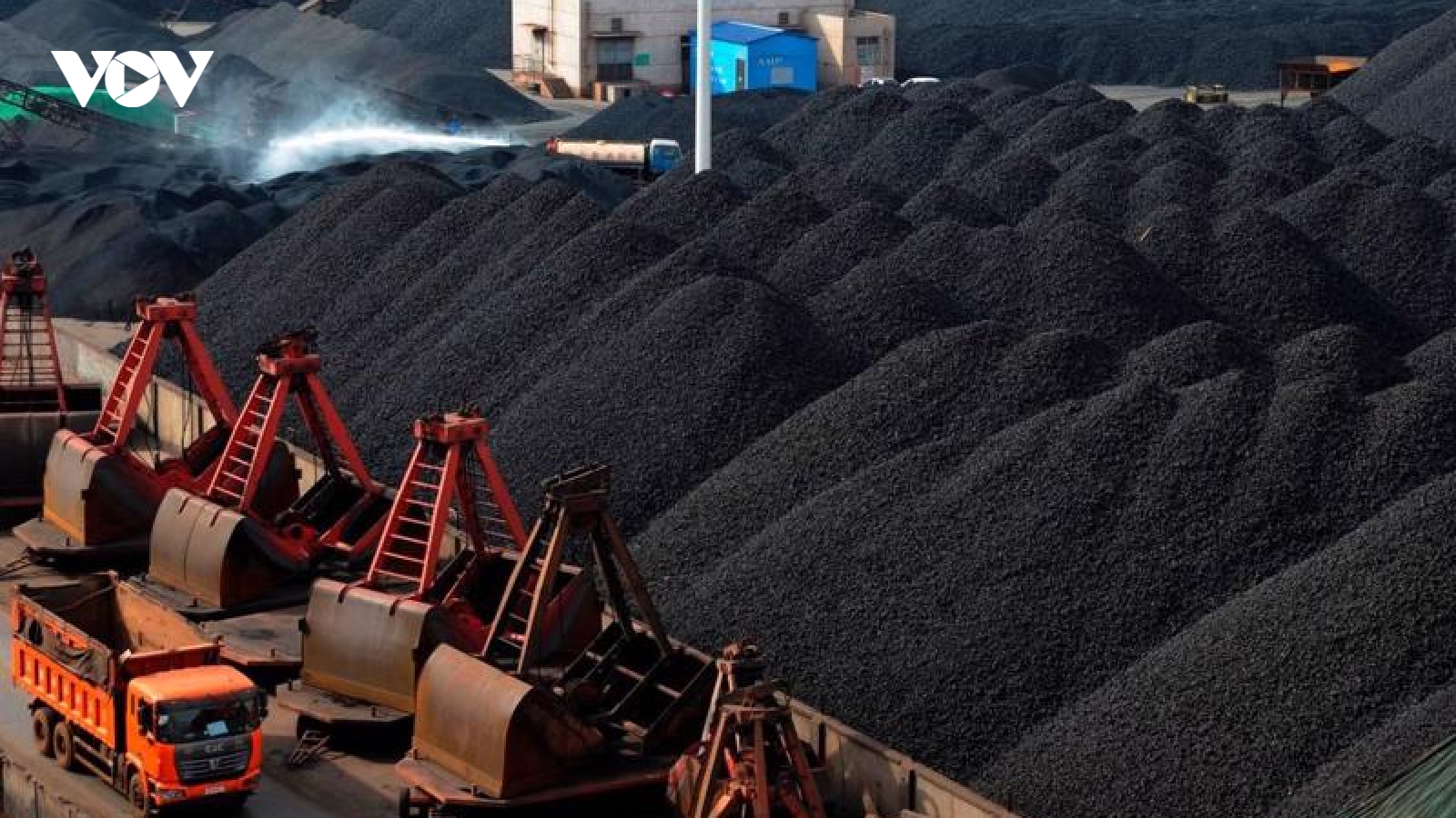 Việt Nam cần nhập khẩu 25 triệu tấn than năm 2022 cho điện và phân bón