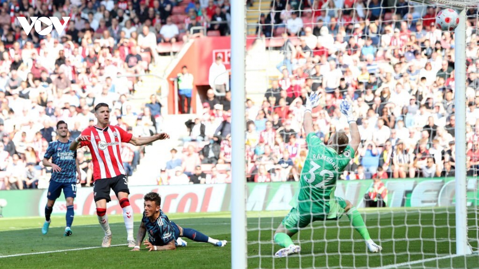 Thua sốc Southampton, Arsenal mất vị trí thứ 5 về tay MU
