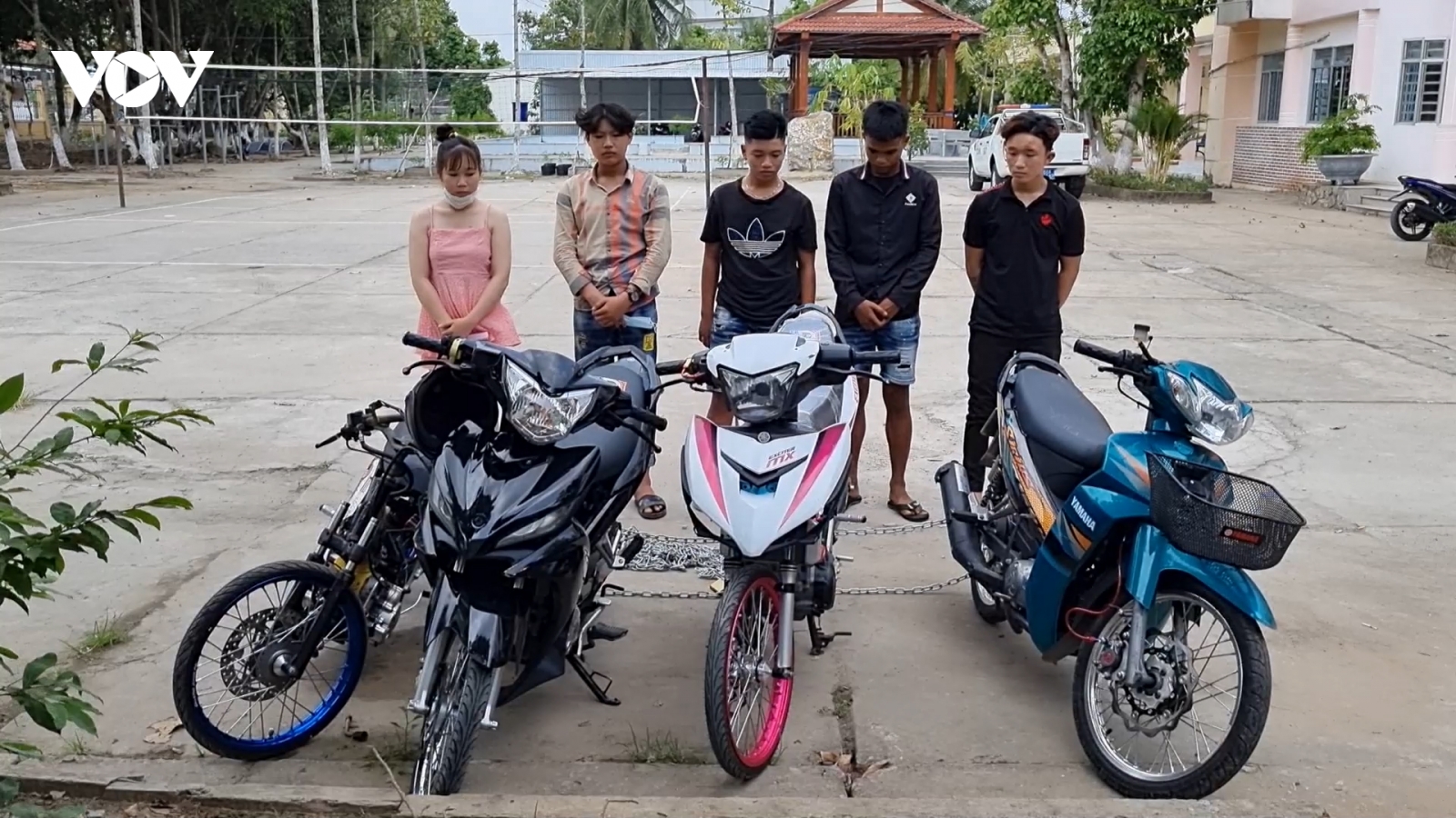 Nhóm “quái xế” hẹn nhau đua xe lúc giữa đêm