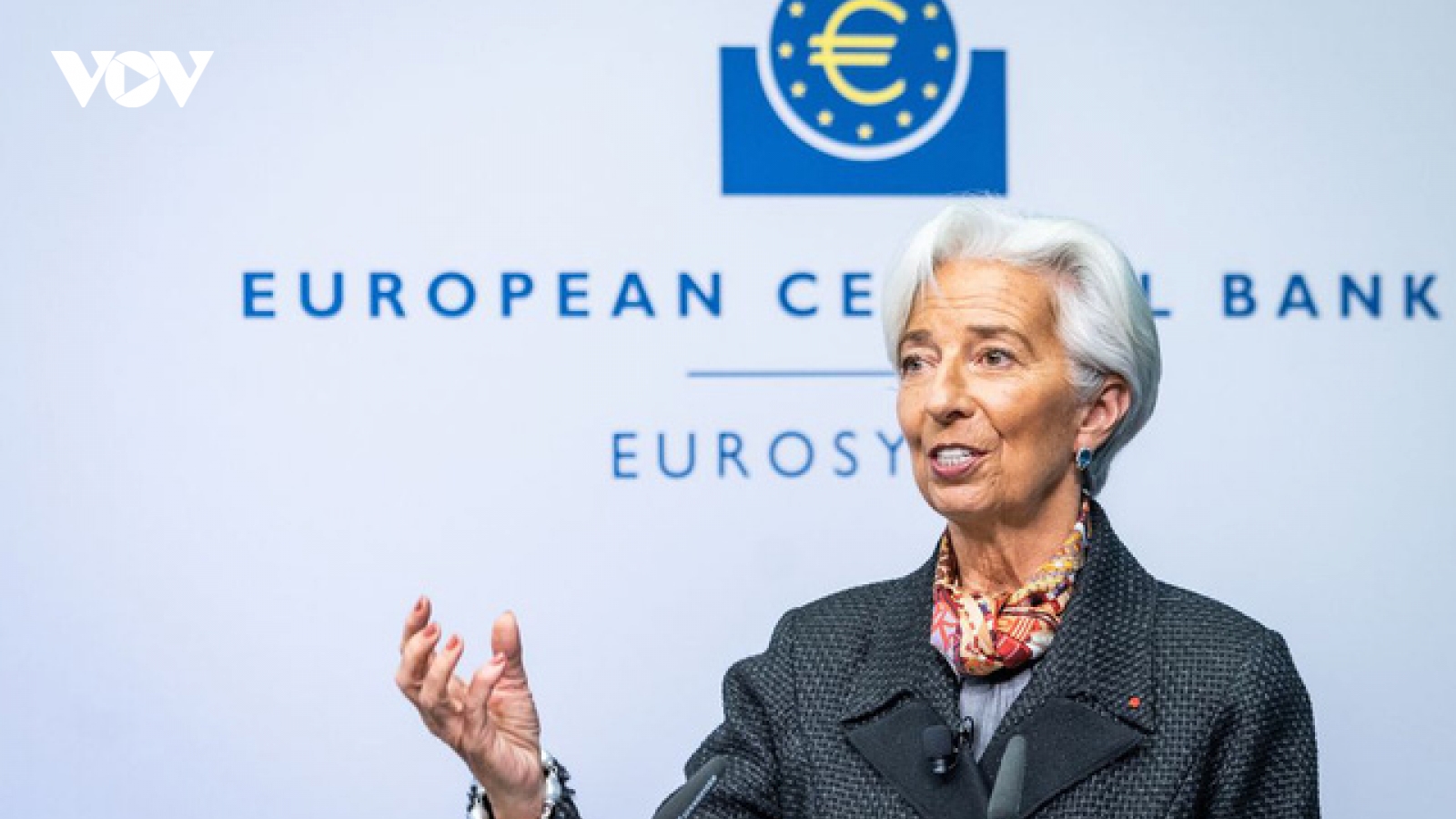 ECB giữ nguyên lãi suất bất chấp lạm phát cao kỷ lục