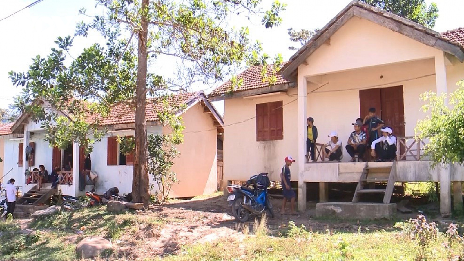 Cuộc sống bất an của người dân nơi tâm chấn động đất ở Kon Tum