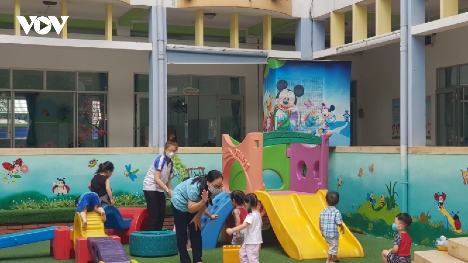 TP.HCM ra văn bản khẩn yêu cầu cho học sinh các cấp đi học trực tiếp từ 12/4