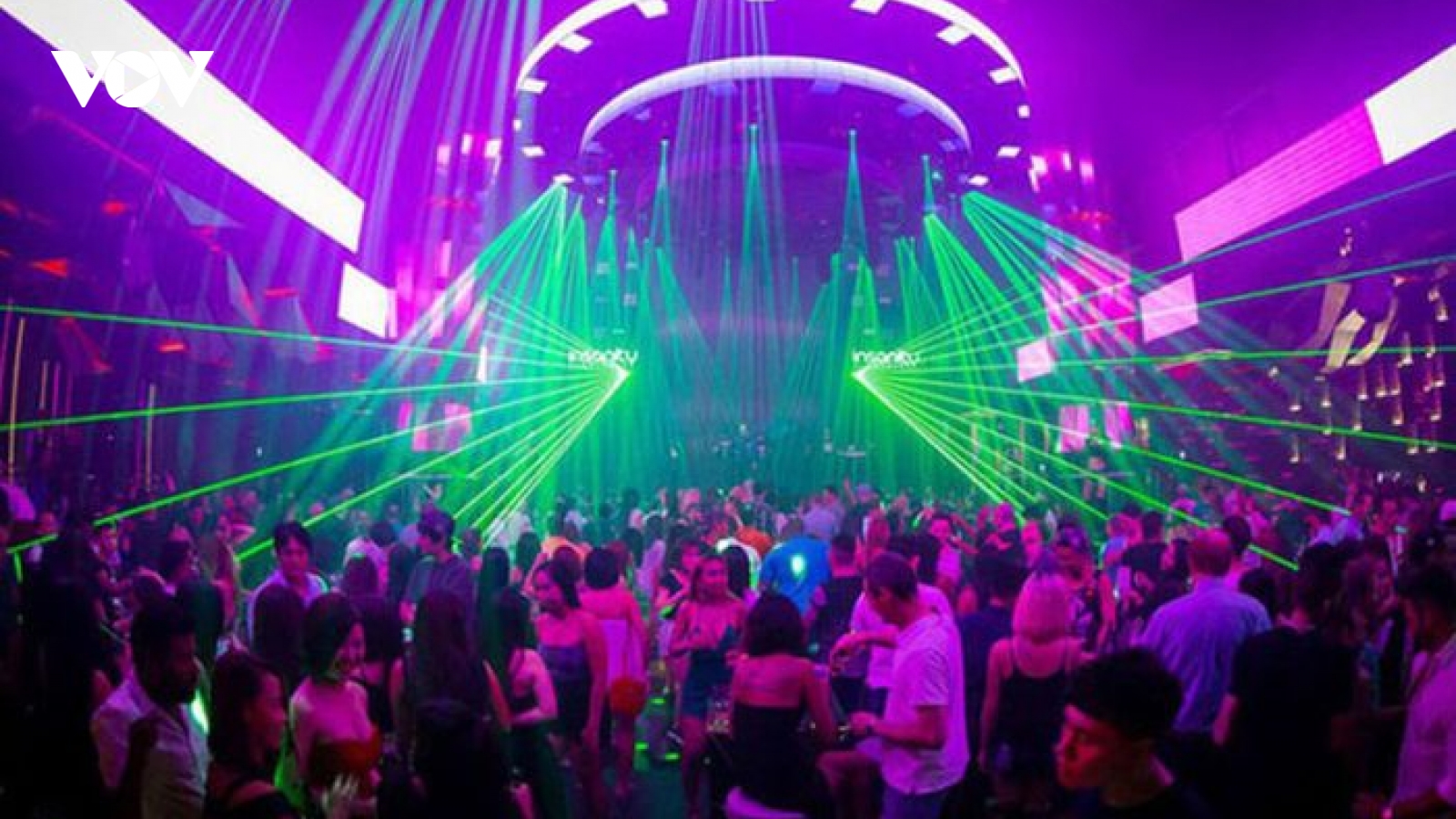 Các quán karaoke dọn dẹp, sẵn sàng đón khách