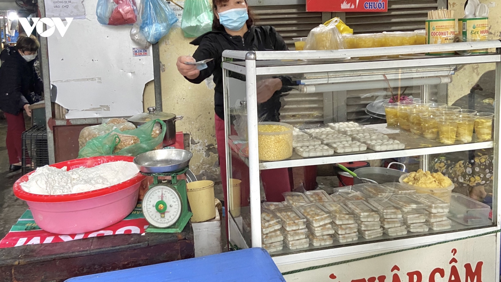 Bán bánh trôi, bánh chay kiếm bộn tiền ngày Tết Hàn thực