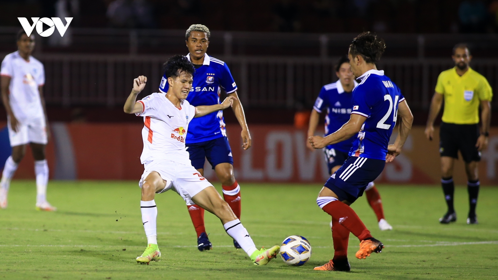 HLV Kiatisuk "trình làng" 2 tài năng trẻ của HAGL ở AFC Champions League