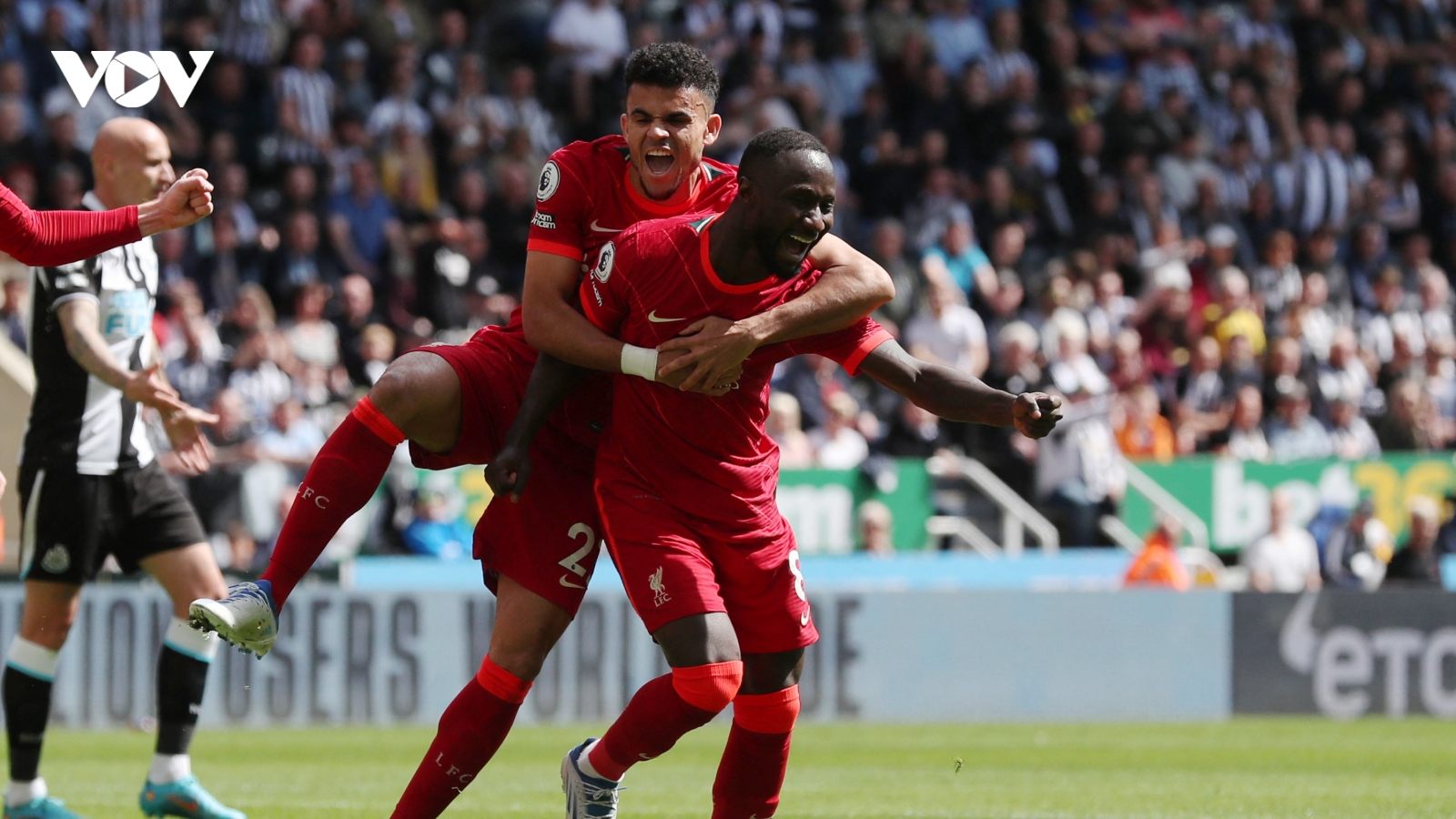 Thắng nhẹ Newcastle, Liverpool tạm dẫn đầu Ngoại hạng Anh