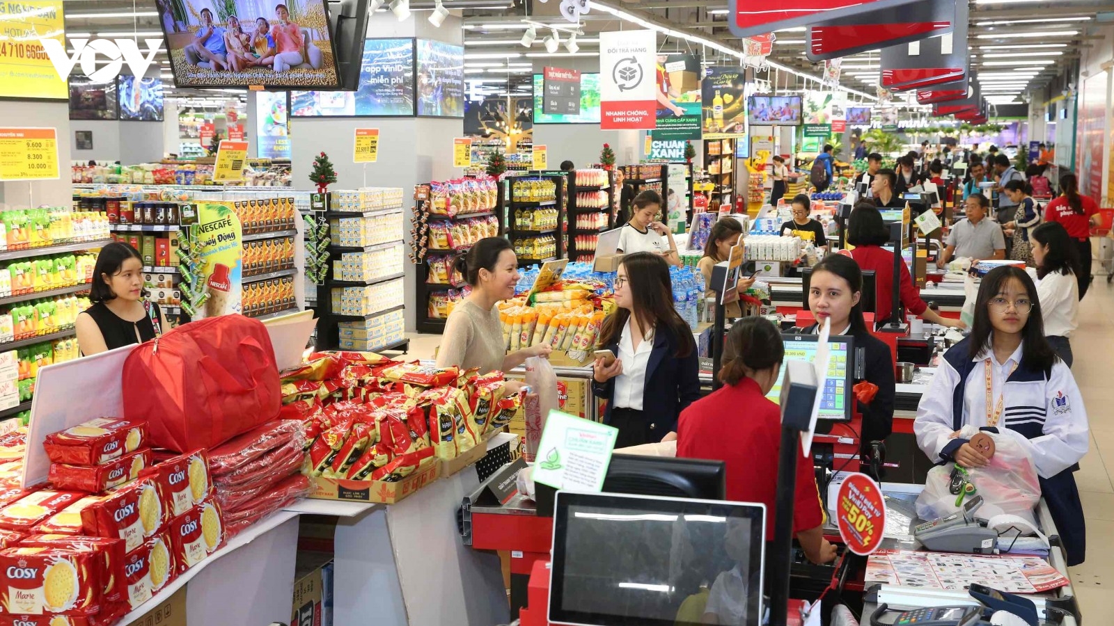 Hàng hóa dồi dào, nhiều chương trình khuyến mại dịp 30/4 và 1/5
