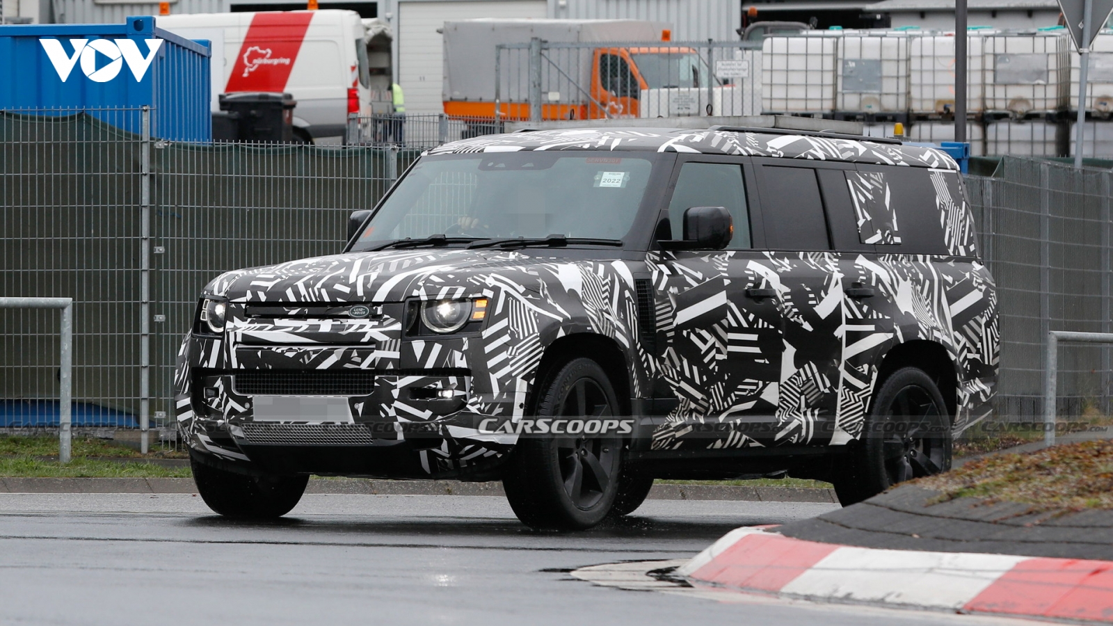 Land Rover Defender 130 rò rỉ ảnh chạy thử
