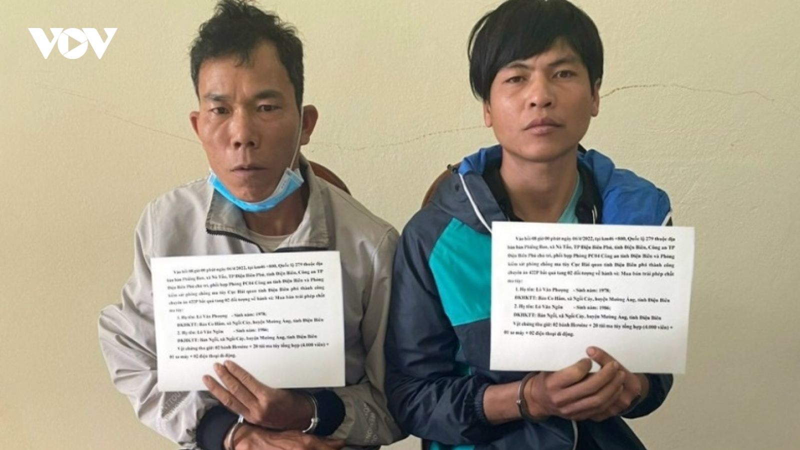 Sa lưới khi đang đem 2 bánh heroin và 4.000 viên ma túy đi bán