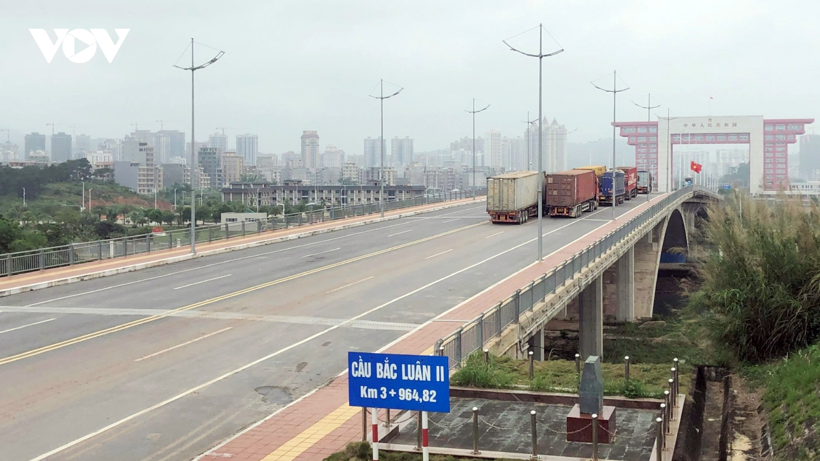Quảng Ninh chính thức thông quan trở lại cửa khẩu cầu Bắc Luân II