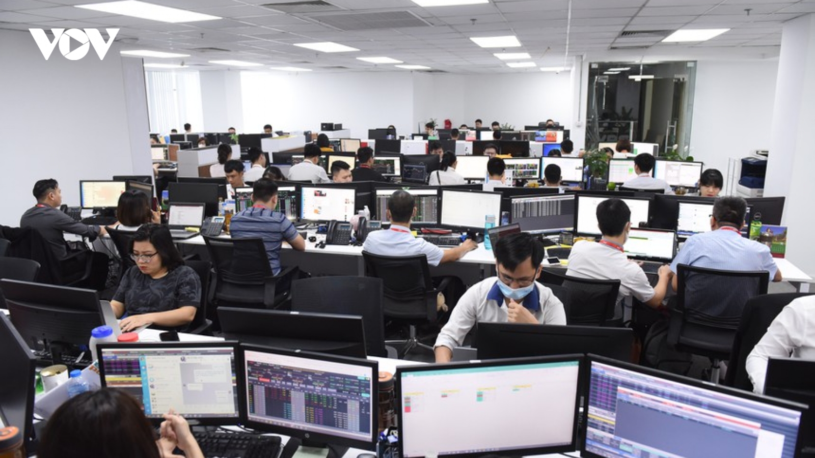 Số tài khoản mở mới tăng kỷ lục, Việt Nam cán mốc 5% dân số đầu tư chứng khoán