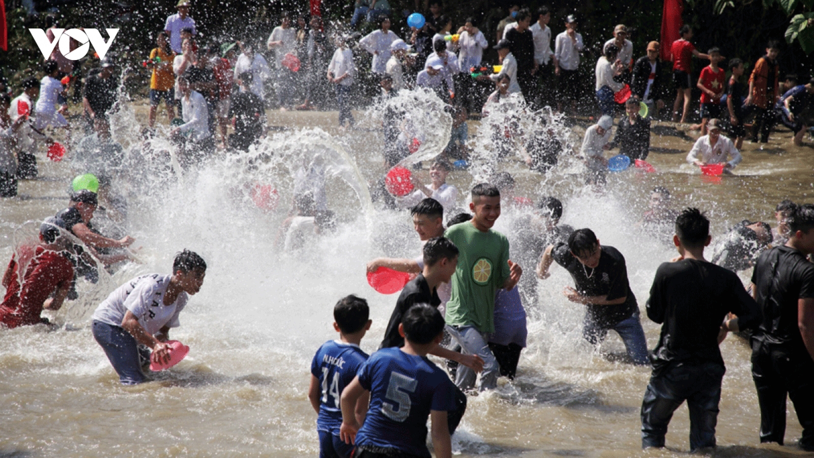 Lai Chau hosts exciting water splashing festival