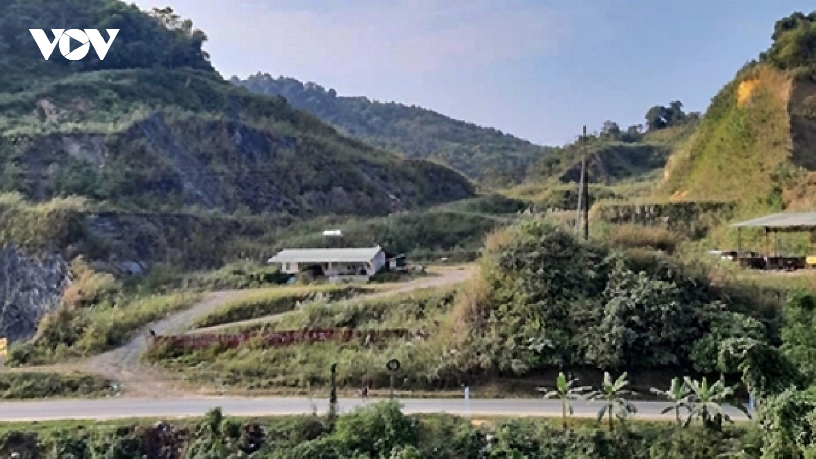 Thu hồi toàn bộ đất của doanh nghiệp “núp bóng” xây dựng khách sạn để tận thu apatit