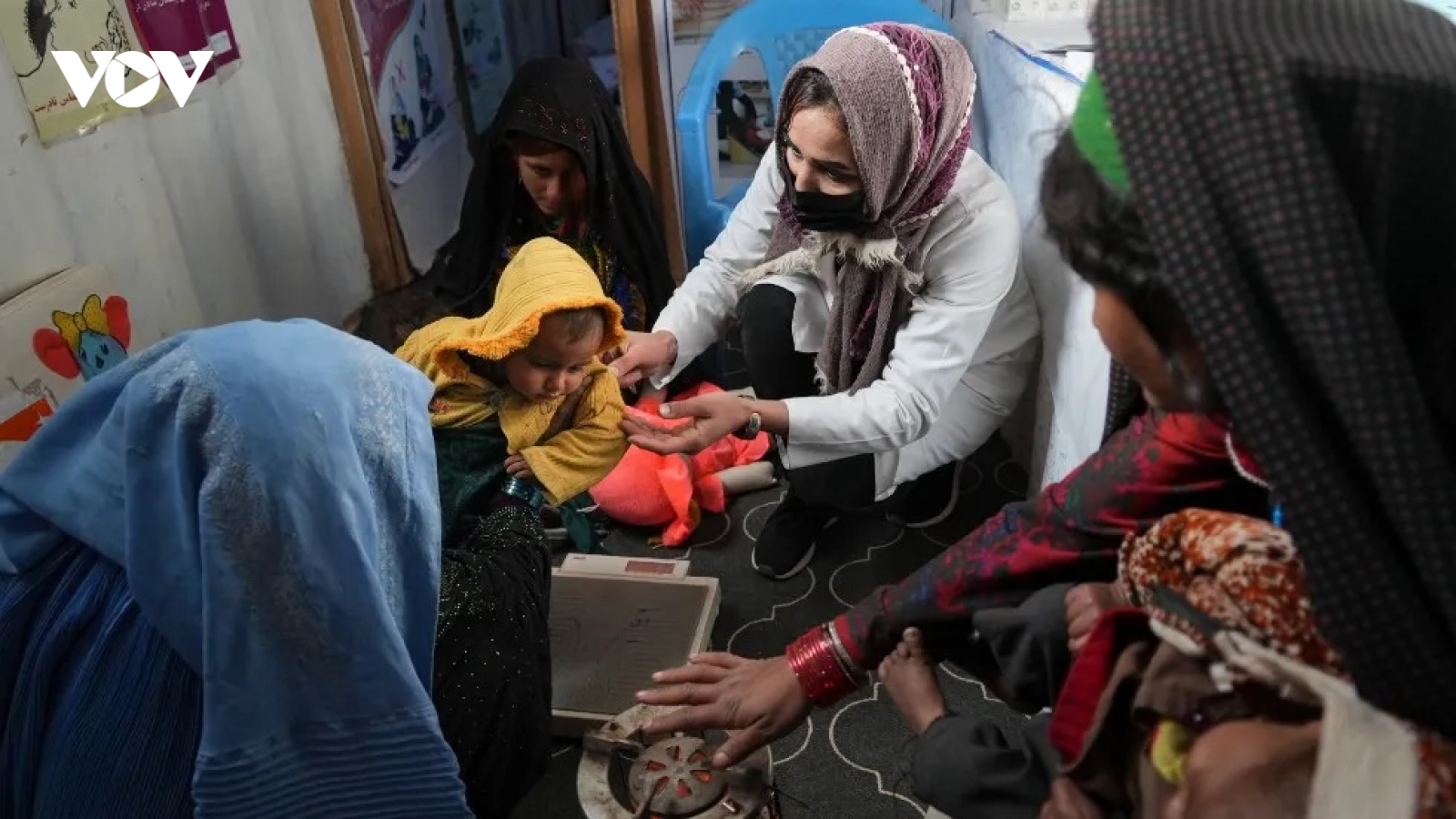 Dân nghèo Afghanistan bán con và bộ phận cơ thể do khủng hoảng kinh tế
