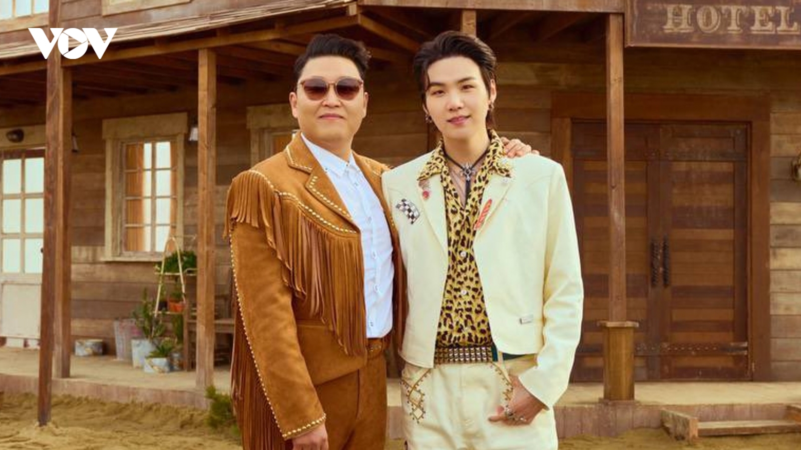 PSY và Suga (BTS) càn quét bảng xếp hạng âm nhạc thế giới với "That that"