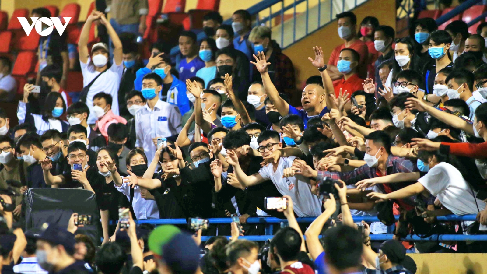 Quang Hải tri ân cổ động viên trong ngày nói lời chia tay Hà Nội FC