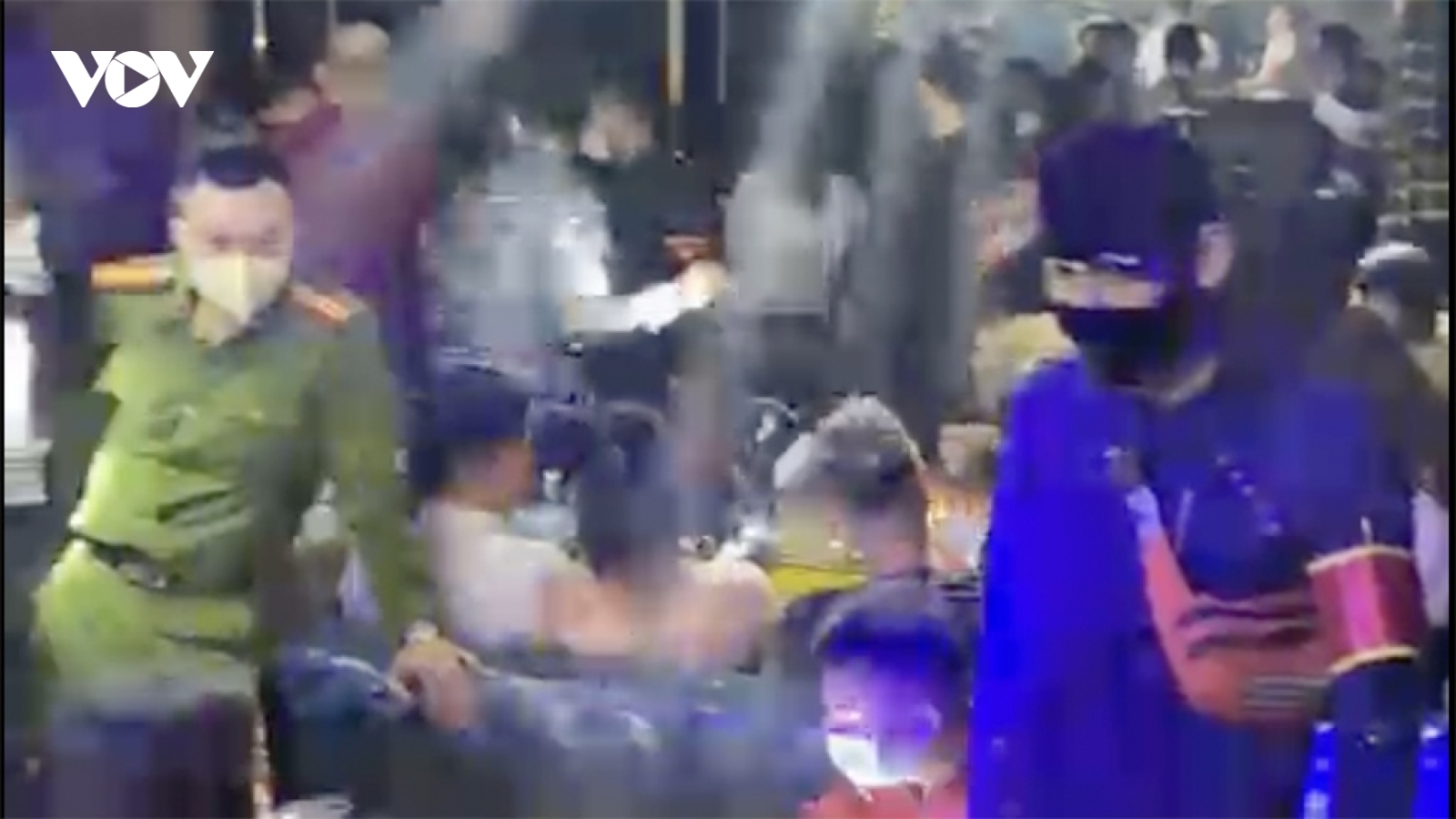 Nóng 24h: 70 người "phê" ma túy trong 1 quán bar ở trung tâm Hà Nội