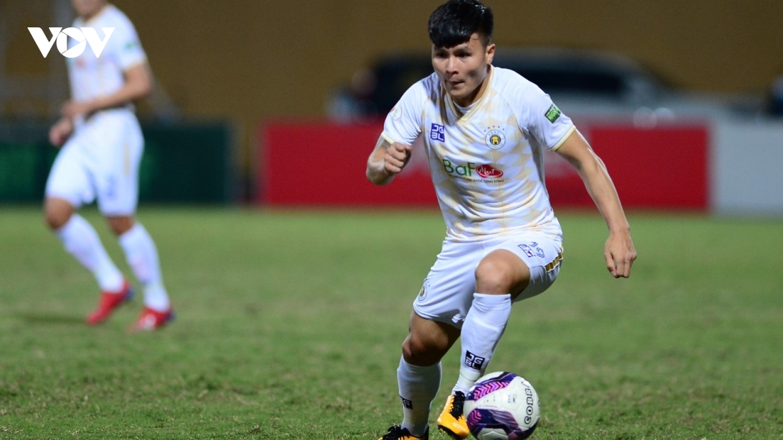 HLV Hà Nội FC muốn thay thế vị trí của Quang Hải bằng ngoại binh