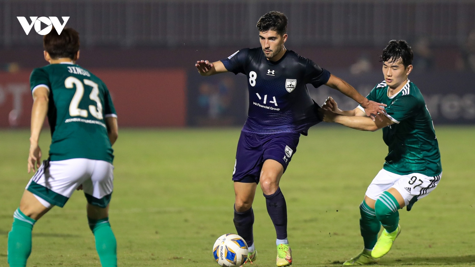 Sydney FC "chấp ngoại binh" khi gặp HAGL 