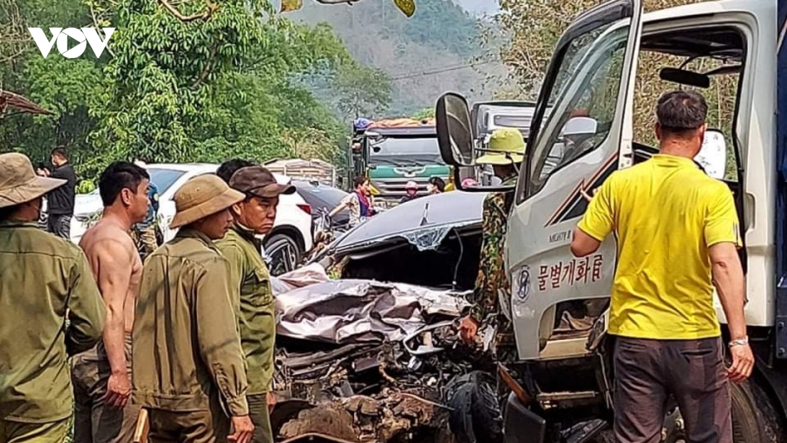 Tai nạn trên Quốc lộ 6 làm 3 người thương vong