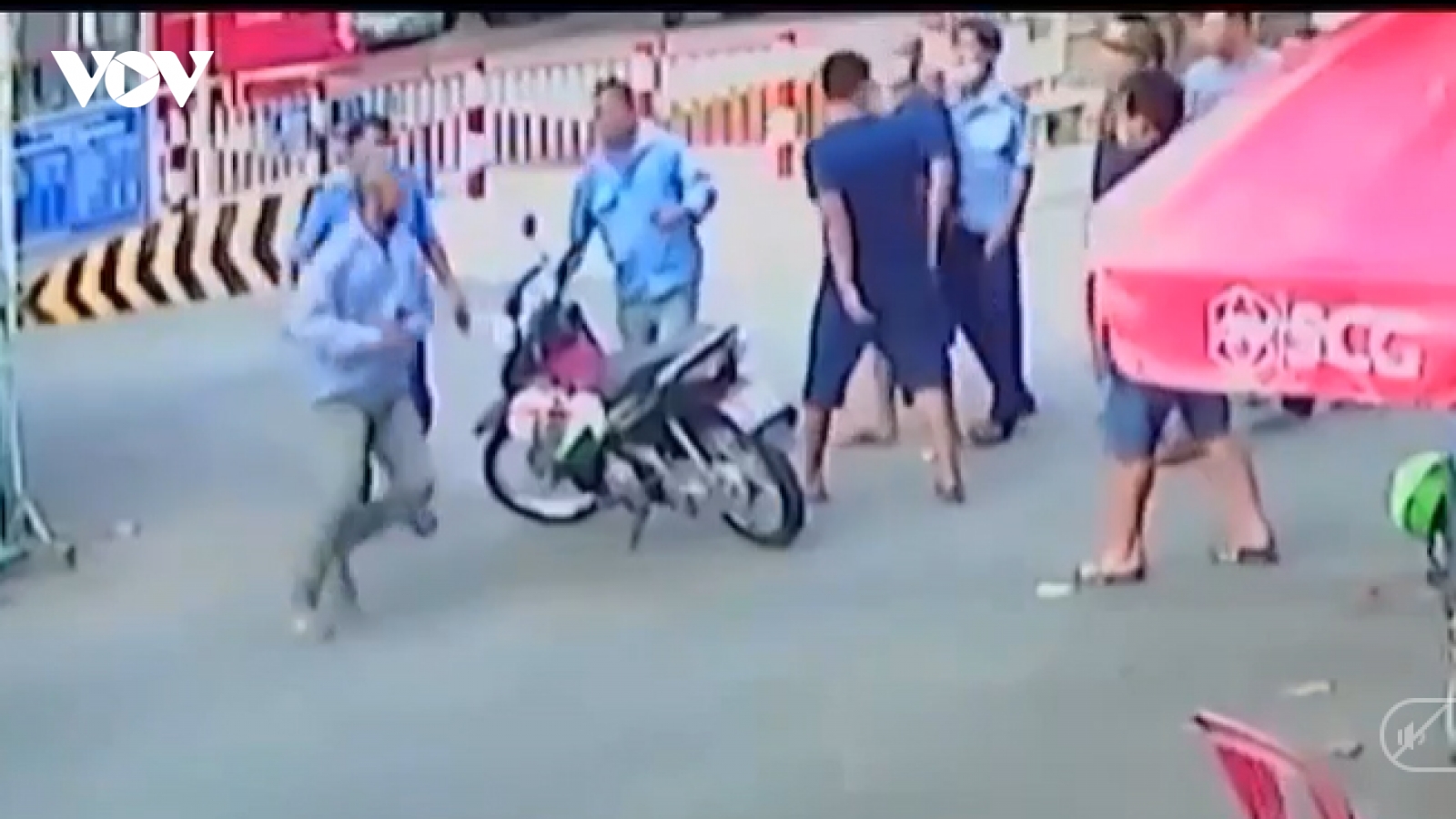 Chủ xe khách bị tài xế xe ôm đâm chết trong bến xe Ngã Tư Ga