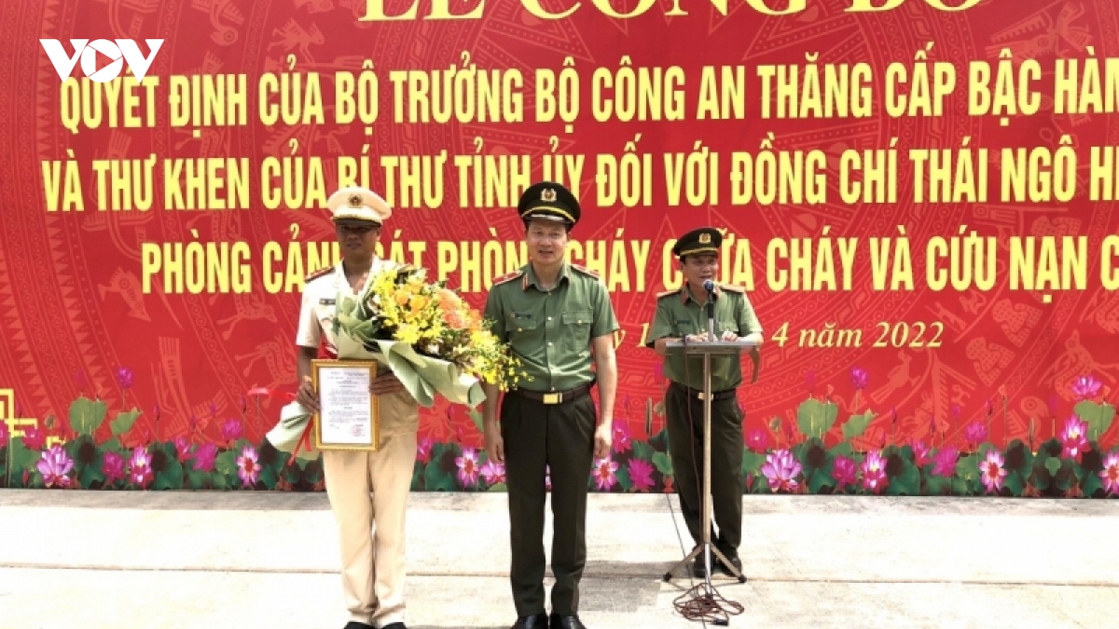 Chủ tịch nước tặng thưởng Huân chương Dũng cảm cho chiến sĩ cứu 4 người đuối nước