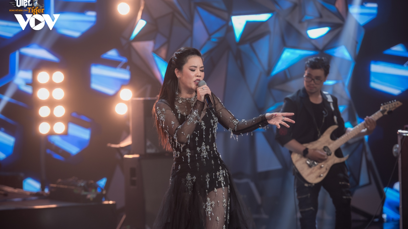 Thu Phương, Bức Tường, Microwave làm khách mời Gala Rock Việt