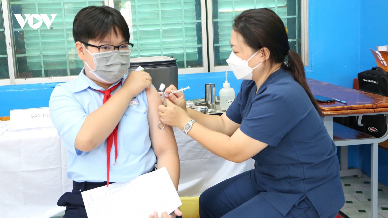 Trẻ tiêm vaccine Covid-19 có phải hoãn các loại vaccine khác?