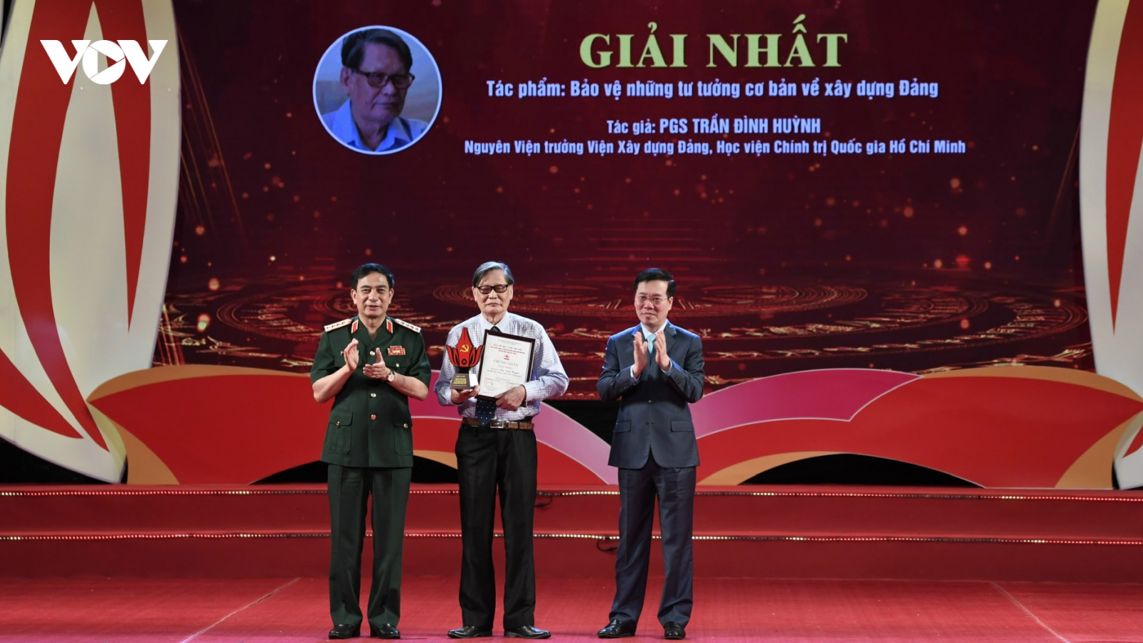 Trao giải Cuộc thi viết "Bảo vệ nền tảng tư tưởng của Đảng trong tình hình mới" lần thứ I