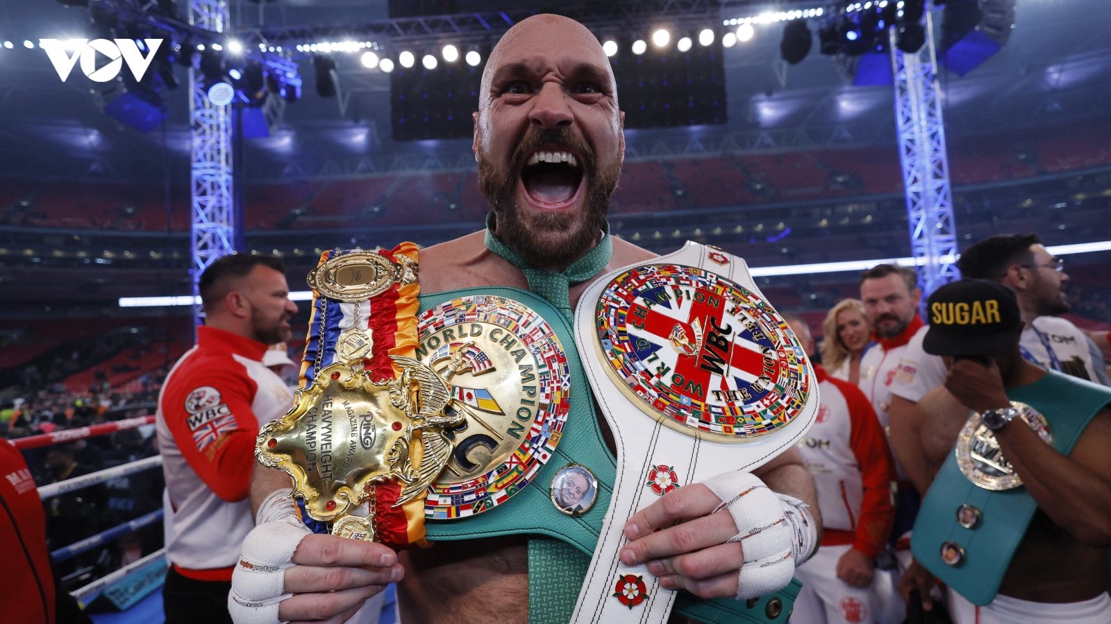Tyson Fury giải nghệ sau khi thắng Dillian Whyte để bảo vệ đai WBC
