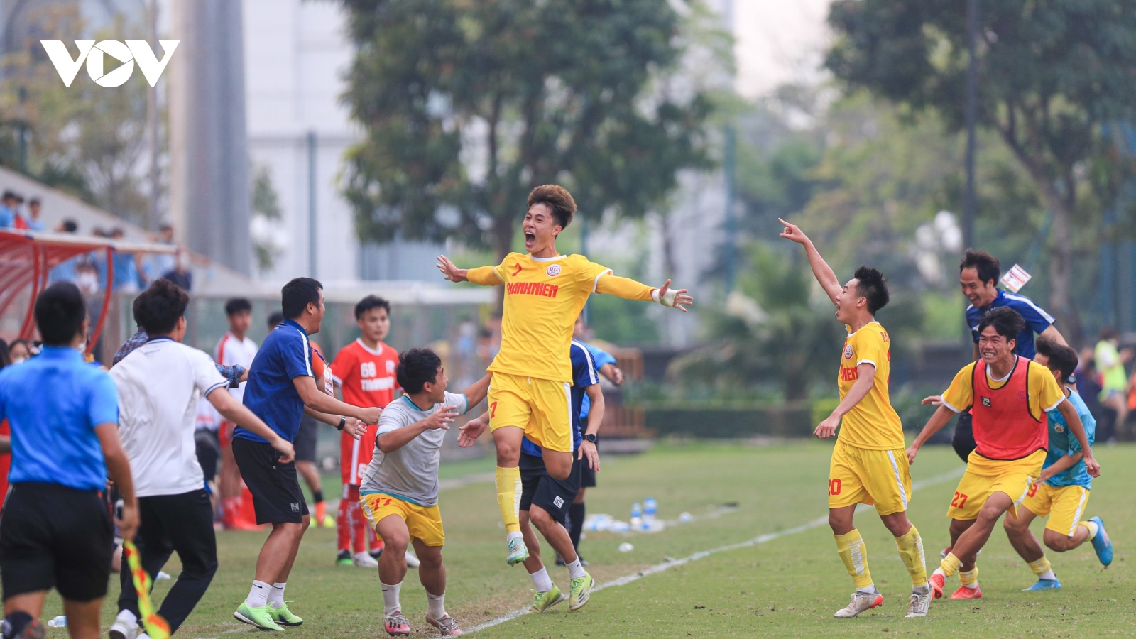 "Siêu phẩm" từ giữa sân giúp U19 Hà Nội FC vô địch U19 Quốc gia 2022