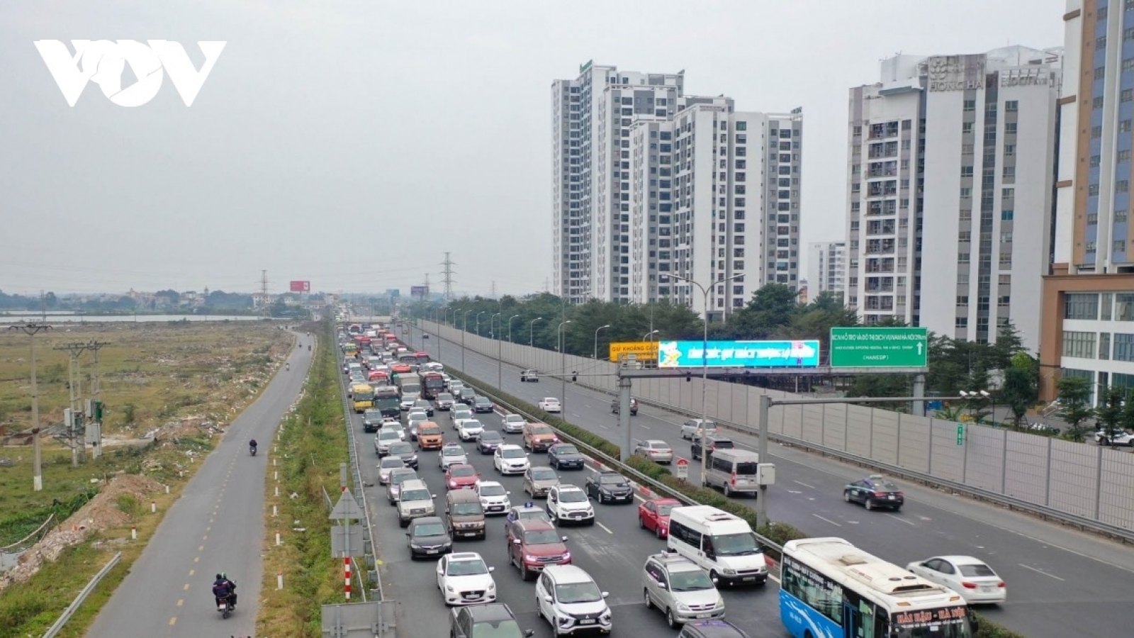 Phương án phân luồng giao thông ra vào Hà Nội và TP.HCM dịp 30/4-1/5